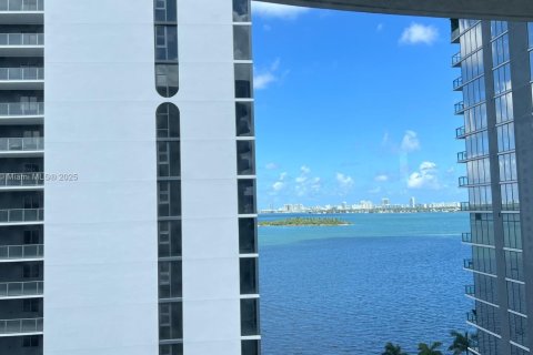 Condo in Miami, Florida, 3 bedrooms  № 1804605 - photo 3