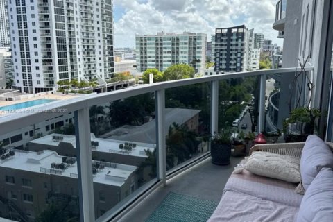 Condo in Miami, Florida, 3 bedrooms  № 1804605 - photo 1