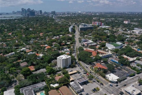 Propiedad comercial en venta en Miami, Florida № 1731322 - foto 2