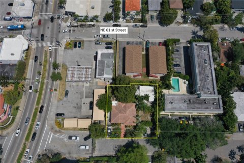 Propiedad comercial en venta en Miami, Florida № 1731322 - foto 1