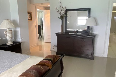 Condo in Bal Harbour, Florida, 2 bedrooms  № 1794199 - photo 12