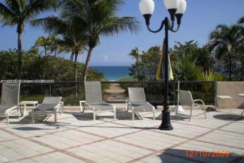 Condo in Bal Harbour, Florida, 2 bedrooms  № 1794199 - photo 6