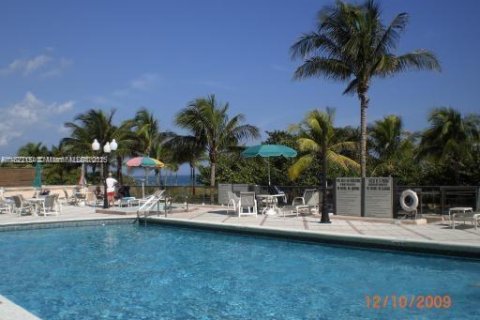 Condo in Bal Harbour, Florida, 2 bedrooms  № 1794199 - photo 5