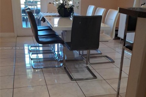 Villa ou maison à vendre à Clewiston, Floride: 5 chambres, 256.04 m2 № 2001691 - photo 5