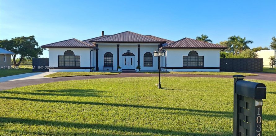 Villa ou maison à Clewiston, Floride 5 chambres, 256.04 m2 № 2001691