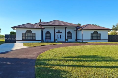 Villa ou maison à vendre à Clewiston, Floride: 5 chambres, 256.04 m2 № 2001691 - photo 2