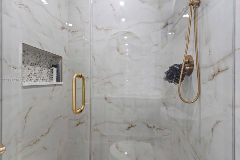 Купить кондоминиум в Майами, Флорида 2 спальни, 119.29м2, № 2025800 - фото 23