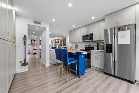 Купить кондоминиум в Майами, Флорида 2 спальни, 119.29м2, № 2025800 - фото 7