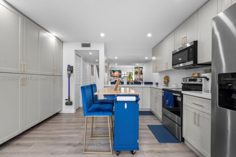 Купить кондоминиум в Майами, Флорида 2 спальни, 119.29м2, № 2025800 - фото 9