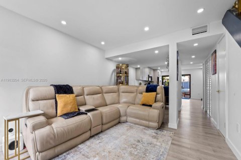 Купить кондоминиум в Майами, Флорида 2 спальни, 119.29м2, № 2025800 - фото 2