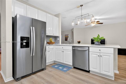 House in Pembroke Pines, Florida 4 bedrooms, 234.21 sq.m. № 2050405 - photo 21