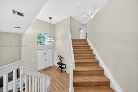 House in Pembroke Pines, Florida 4 bedrooms, 234.21 sq.m. № 2050405 - photo 13