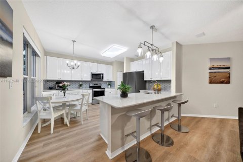 House in Pembroke Pines, Florida 4 bedrooms, 234.21 sq.m. № 2050405 - photo 23