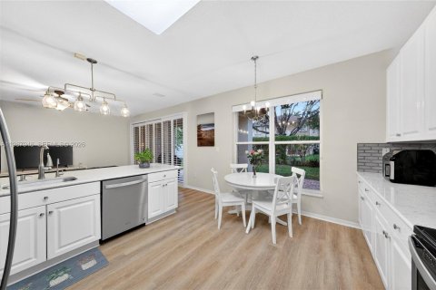 House in Pembroke Pines, Florida 4 bedrooms, 234.21 sq.m. № 2050405 - photo 19