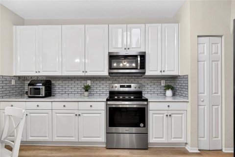 House in Pembroke Pines, Florida 4 bedrooms, 234.21 sq.m. № 2050405 - photo 20