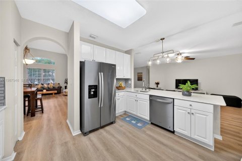 House in Pembroke Pines, Florida 4 bedrooms, 234.21 sq.m. № 2050405 - photo 22