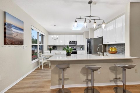 House in Pembroke Pines, Florida 4 bedrooms, 234.21 sq.m. № 2050405 - photo 24