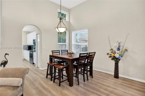 House in Pembroke Pines, Florida 4 bedrooms, 234.21 sq.m. № 2050405 - photo 15