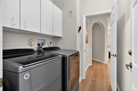 House in Pembroke Pines, Florida 4 bedrooms, 234.21 sq.m. № 2050405 - photo 25