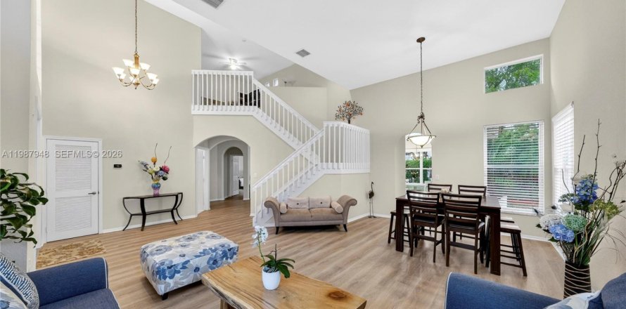 House in Pembroke Pines, Florida 4 bedrooms, 234.21 sq.m. № 2050405