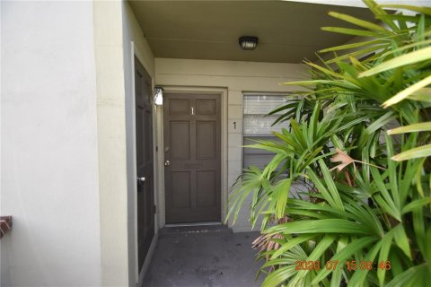 Condominio en alquiler en Tampa, Florida, 2 dormitorios, 95.5 m2 № 2167807 - foto 3