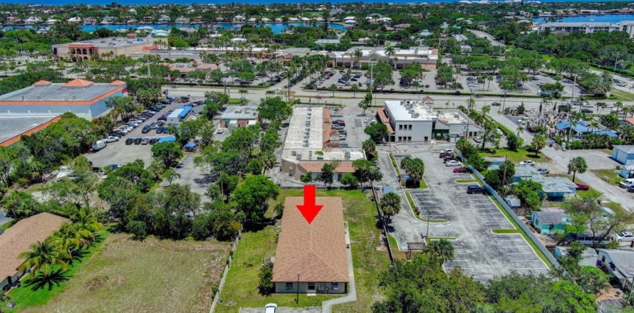 Propiedad comercial en North Palm Beach, Florida 2 dormitorios, 83.61 m2 № 1186337