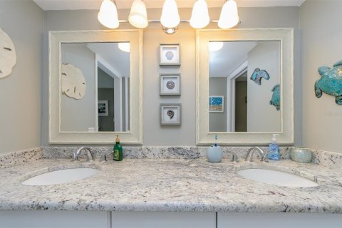 Condo in Clearwater, Florida, 1 bedroom  № 1808503 - photo 11
