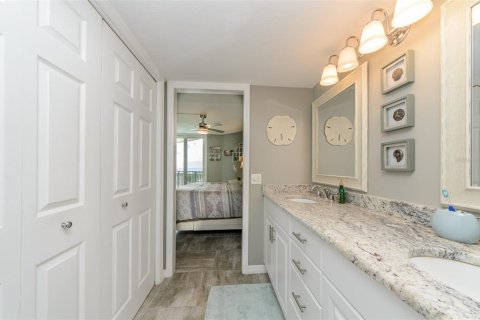 Condo in Clearwater, Florida, 1 bedroom  № 1808503 - photo 13
