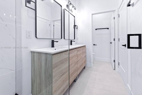 Touwnhouse à vendre à Miami, Floride: 3 chambres, 163.97 m2 № 2010912 - photo 30