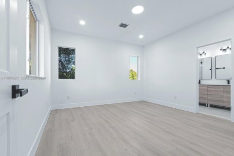 Touwnhouse à vendre à Miami, Floride: 3 chambres, 163.97 m2 № 2010912 - photo 24