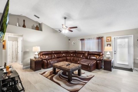 House in Kissimmee, Florida 4 bedrooms, 168.06 sq.m. № 2221298 - photo 10