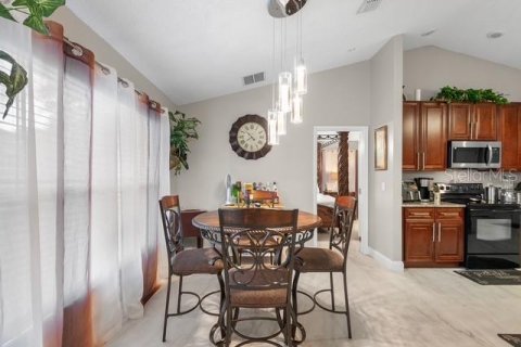 House in Kissimmee, Florida 4 bedrooms, 168.06 sq.m. № 2221298 - photo 9