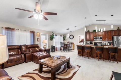 House in Kissimmee, Florida 4 bedrooms, 168.06 sq.m. № 2221298 - photo 8