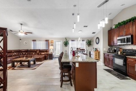 House in Kissimmee, Florida 4 bedrooms, 168.06 sq.m. № 2221298 - photo 5