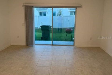 Townhouse in Poinciana, Florida 2 bedrooms, 110.27 sq.m. № 2210579 - photo 5