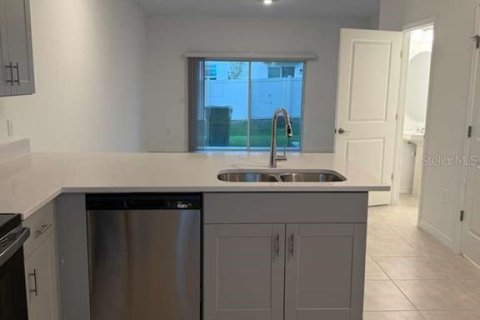 Townhouse in Poinciana, Florida 2 bedrooms, 110.27 sq.m. № 2210579 - photo 2