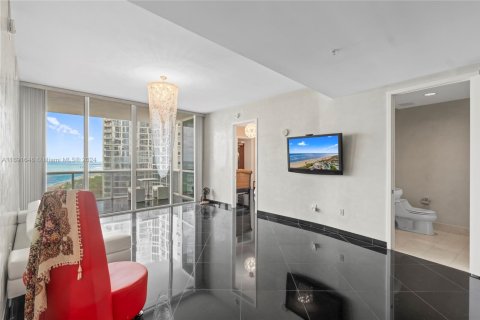 Condominio en venta en Sunny Isles Beach, Florida, 2 dormitorios, 129.04 m2 № 1937678 - foto 21