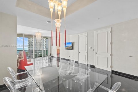Condominio en venta en Sunny Isles Beach, Florida, 2 dormitorios, 129.04 m2 № 1937678 - foto 13