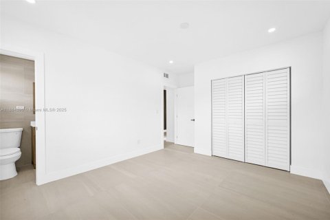 House in Miami Gardens, Florida 3 bedrooms, 149.48 sq.m. № 1931141 - photo 18