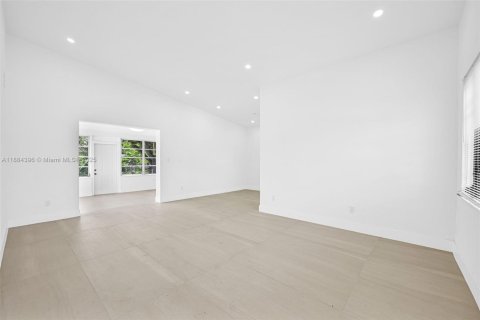 House in Miami Gardens, Florida 3 bedrooms, 149.48 sq.m. № 1931141 - photo 7