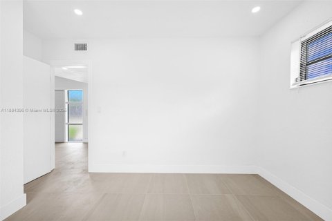 House in Miami Gardens, Florida 3 bedrooms, 149.48 sq.m. № 1931141 - photo 23