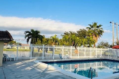 Купить кондоминиум в Пемброк-Пайнс, Флорида 2 спальни, 70.05м2, № 2031427 - фото 9