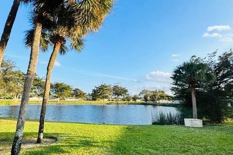 Купить кондоминиум в Пемброк-Пайнс, Флорида 2 спальни, 70.05м2, № 2031427 - фото 8