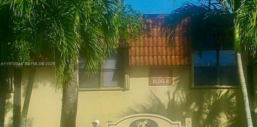 Кондоминиум с 2 спальнями в Пемброк-Пайнс, Флорида № 2031427