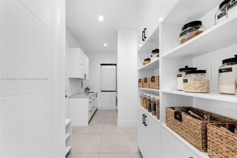 Villa ou maison à vendre à Pinecrest, Floride: 6 chambres, 542.74 m2 № 2021330 - photo 13