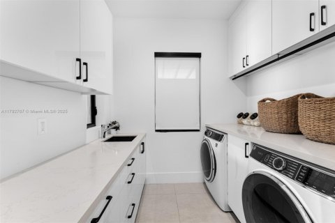 Villa ou maison à vendre à Pinecrest, Floride: 6 chambres, 542.74 m2 № 2021330 - photo 24