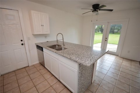 Villa ou maison à louer à Orlando, Floride: 2 chambres, 99.41 m2 № 2424175 - photo 3