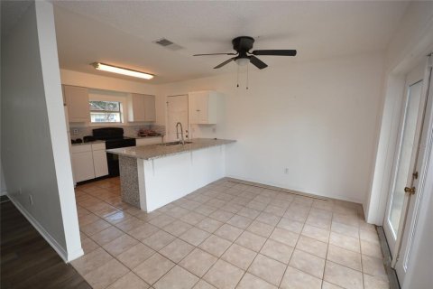 Villa ou maison à louer à Orlando, Floride: 2 chambres, 99.41 m2 № 2424175 - photo 5