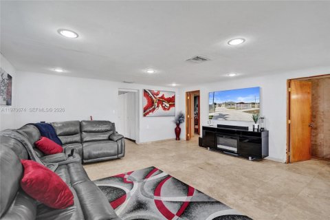 House in Miami Gardens, Florida 5 bedrooms, 189.52 sq.m. № 2031439 - photo 18