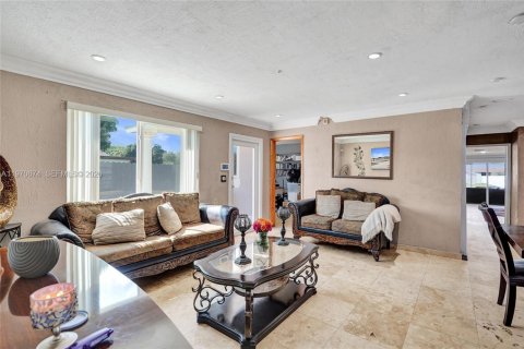 House in Miami Gardens, Florida 5 bedrooms, 189.52 sq.m. № 2031439 - photo 6